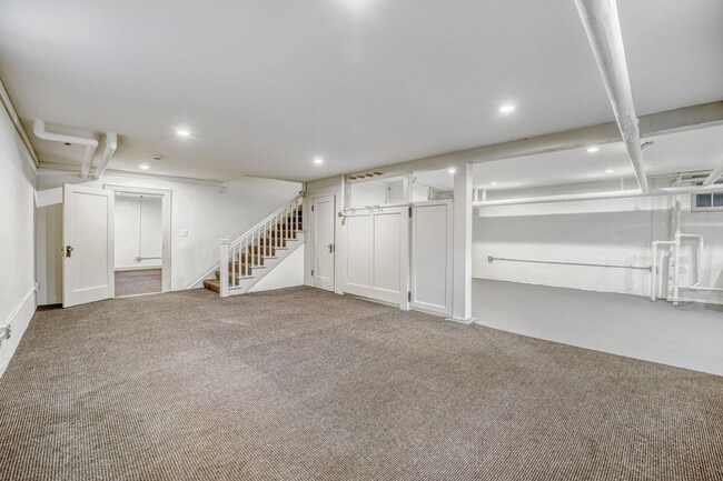 Building Photo - Capitol Hill Home