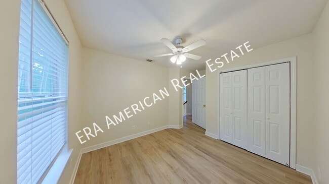 Building Photo - 3884 Mesa Rd