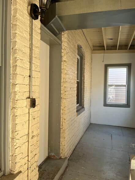 Building Photo - 3105 W Diversey Ave