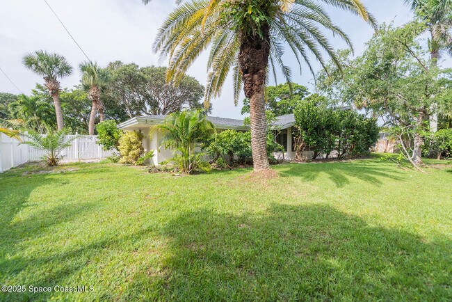 Building Photo - 508 Poinsettia Rd