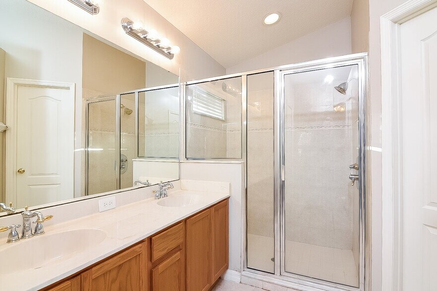 Building Photo - 601 Straw Lake Dr