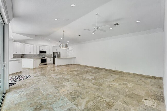 Building Photo - 3555 Commodore Cir