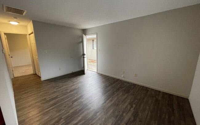 Building Photo - 2112 N Jefferson Ave