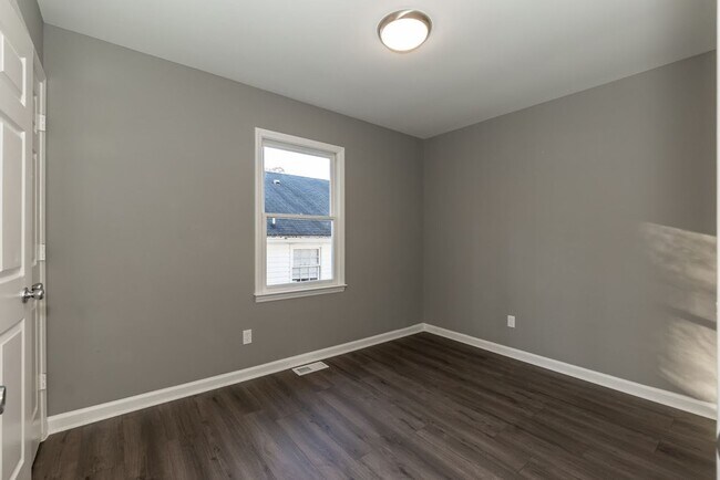 Building Photo - 9 Quad Oak Dr