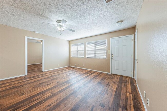 Building Photo - 2604 S Bagdad Rd
