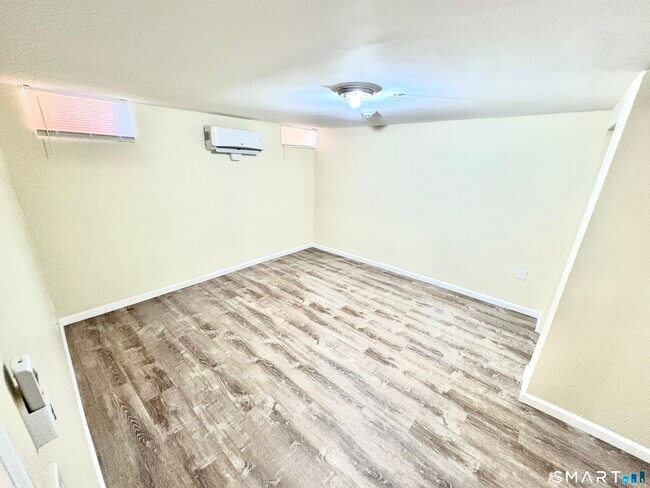 Building Photo - 135 W Main St