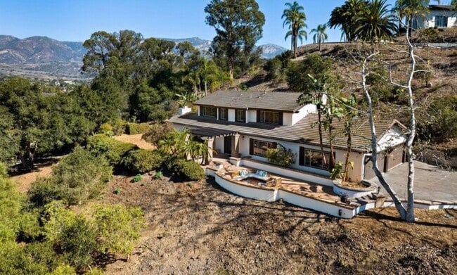 Building Photo - Classic Hope Ranch