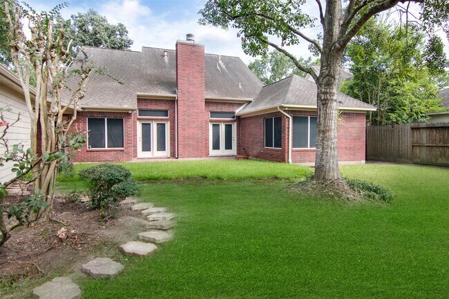 Building Photo - 15118 Greenleaf Ln