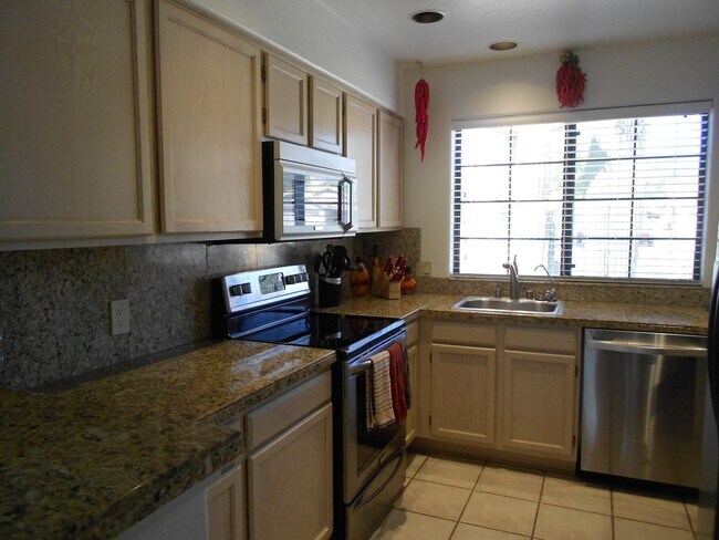 Building Photo - Sabino Canyon Furnished Vacation Home