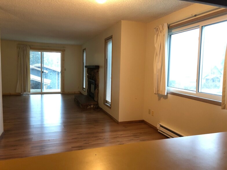 Kitchen looking into living room - 7163 Chico Way NW
