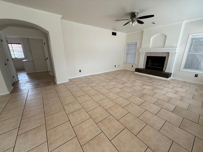 Building Photo - 3012 E Hermosa Vista Dr