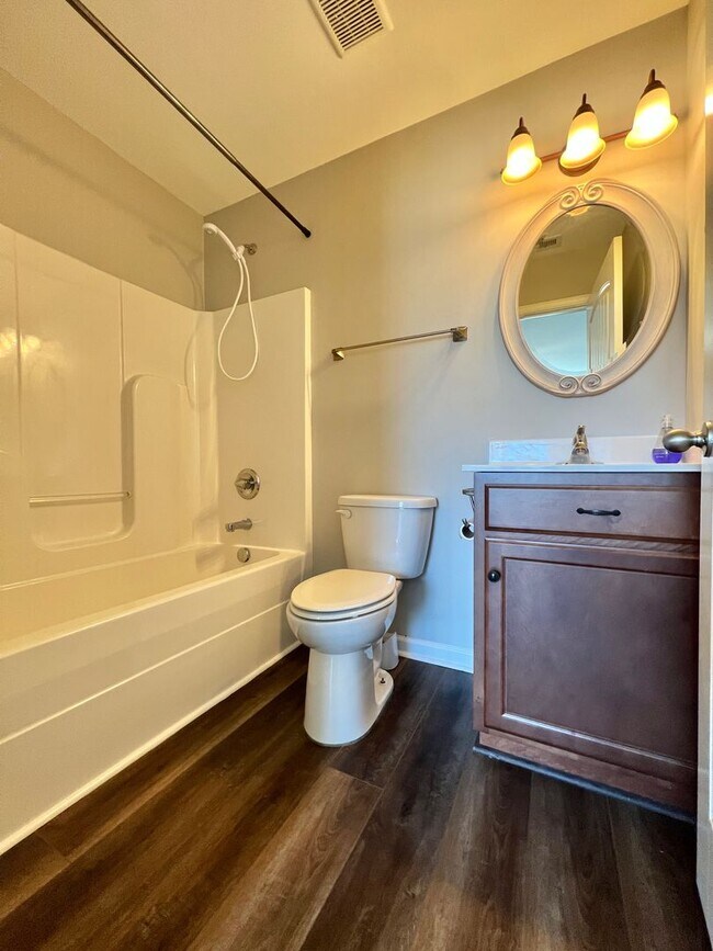 Building Photo - 4 Bed, 3 Bath w/ 2 Car Garage and Fenced Backyard