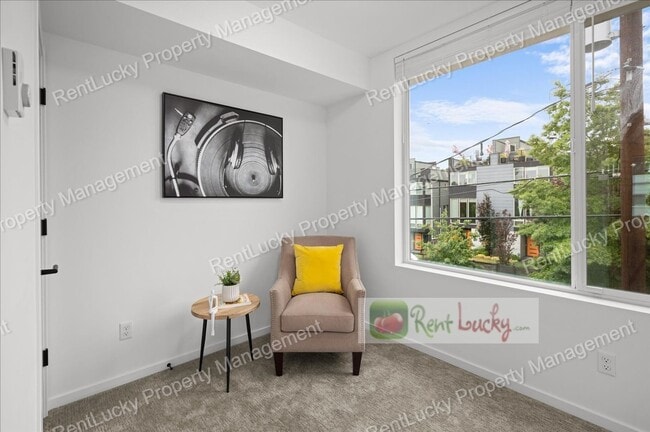 Building Photo - Like-New 2-Bedroom Townhome in Seattle w/R...