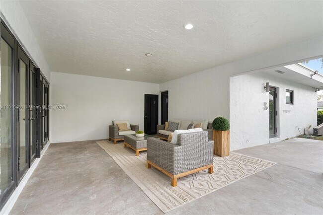 Building Photo - 6900 SW 136th St