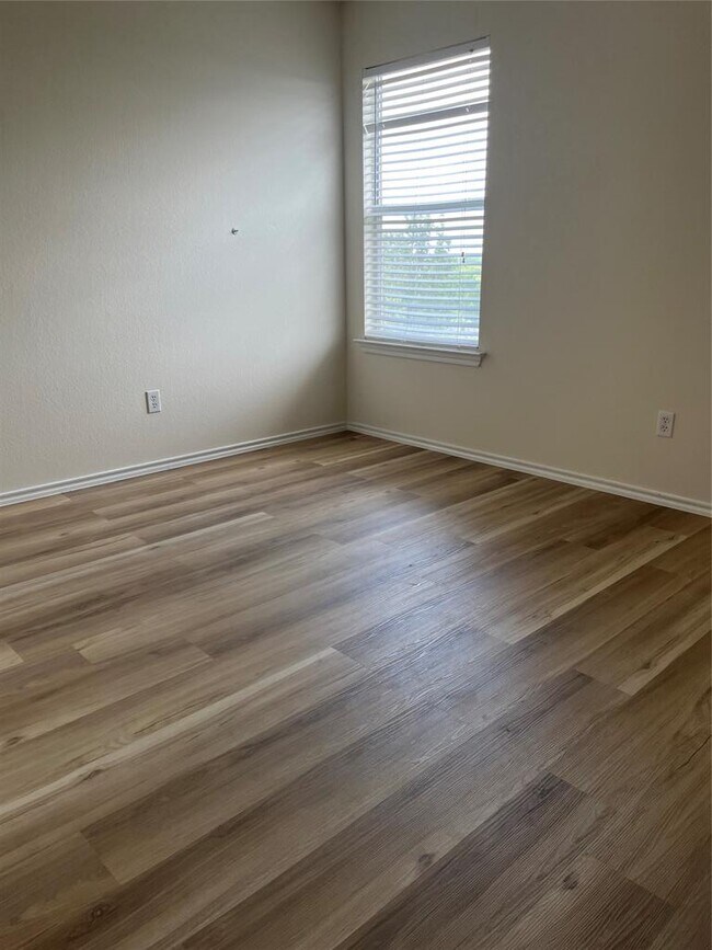 Building Photo - 173 Buttercup Way
