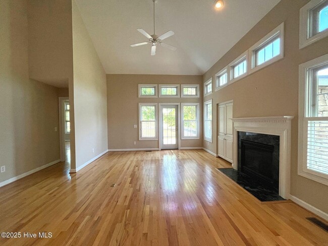Building Photo - 150 Starland Ln