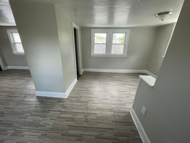 Building Photo - SECTION 8 and EDEN Accepted! Spacious, New...