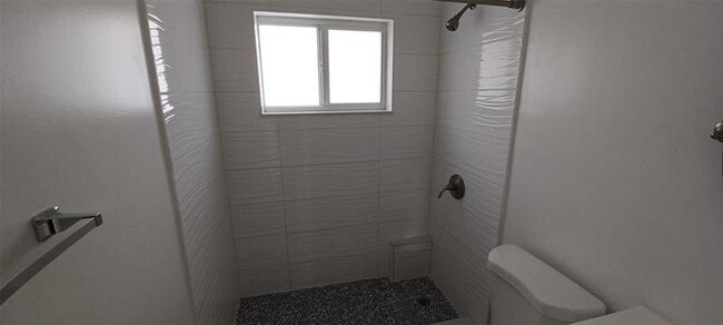 Building Photo - 602 SE 2nd Ave