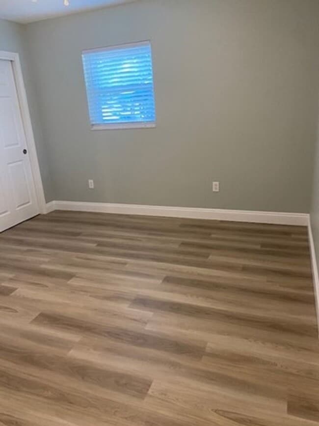 Building Photo - UPDATED 3B/1.5B Home in the Heart of Ft. Walton Beach