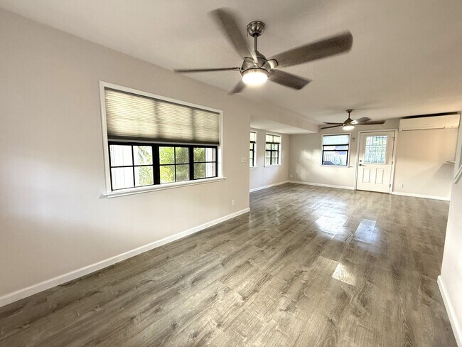 Building Photo - MALANAI IN KAPOLEI - 3 BDRM/2.5 BATH/ENCLOSED GARAGE