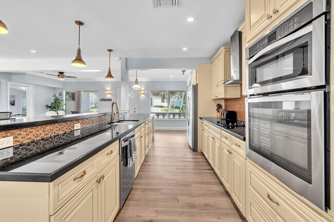 Building Photo - 3204 Beacon St