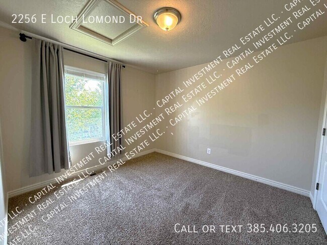 Building Photo - 2256 Loch Lomond Dr