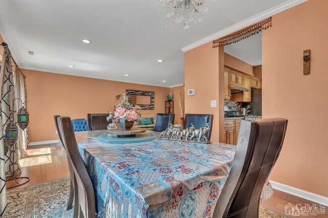 Building Photo - 47 Woodland Way