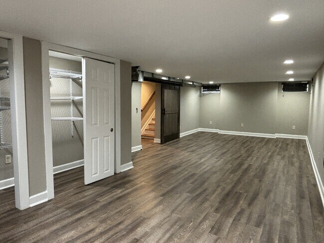 Building Photo - 1024 Kessler