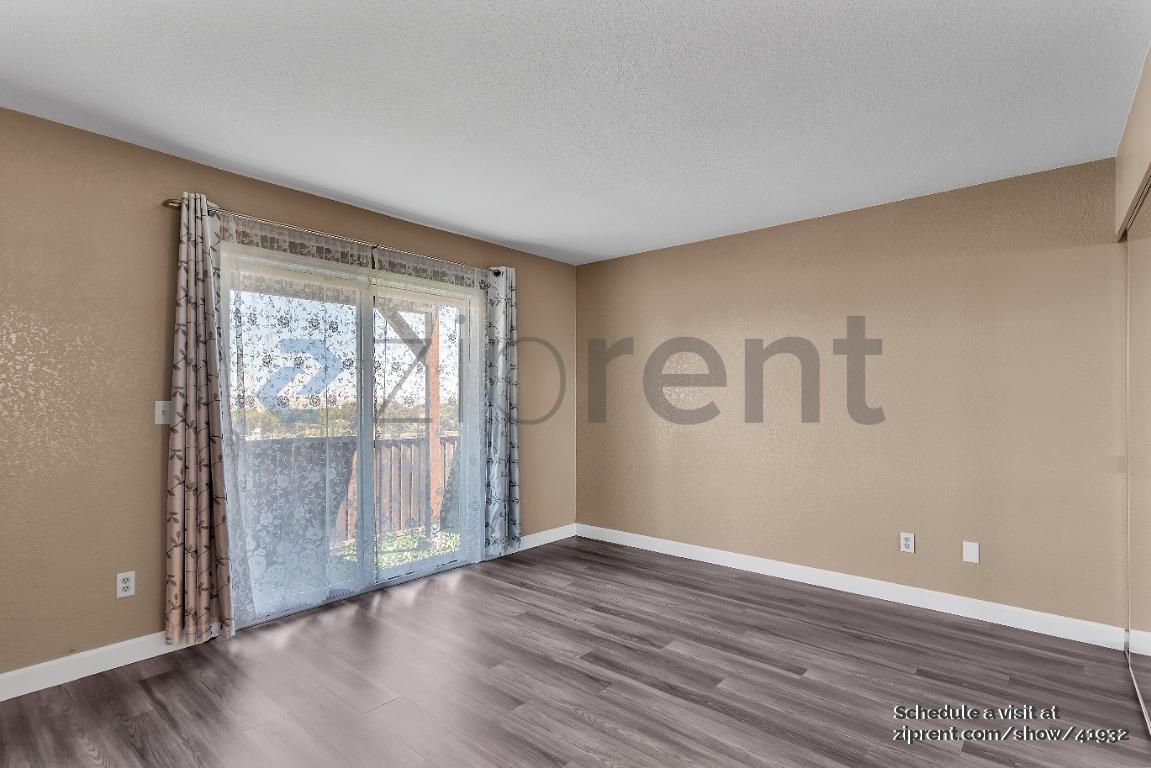 Building Photo - 527 Bustos Pl