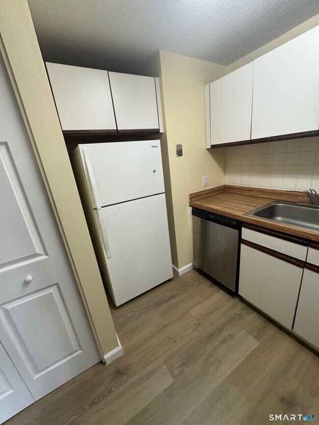 Building Photo - 184 Burgundy Hill Ln