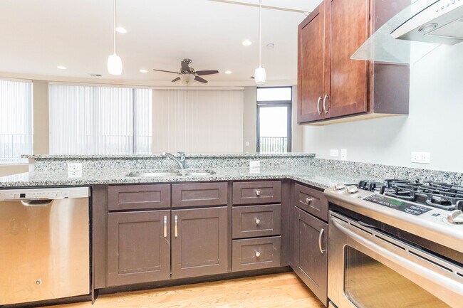 Building Photo - 4810 N Lavergne Ave