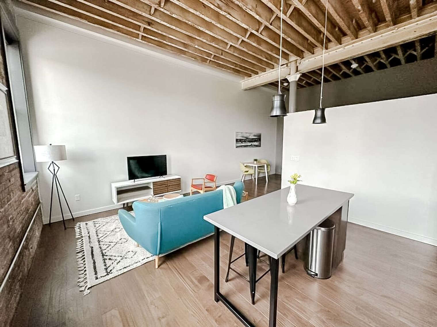 Building Photo - 604 W 4th St N