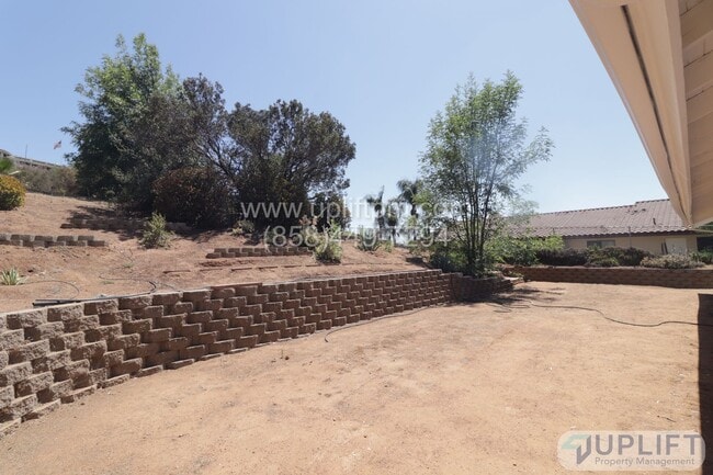 Building Photo - 3 Bedroom 2 Bathroom in Country Estates