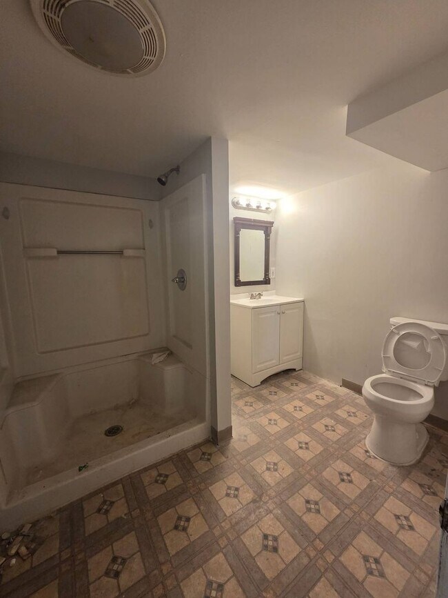 Building Photo - Newly Renovated Show Road Single Family