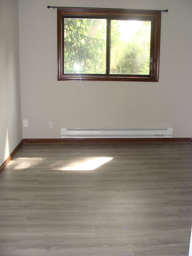 Building Photo - 1050 W Beaver Creek Blvd