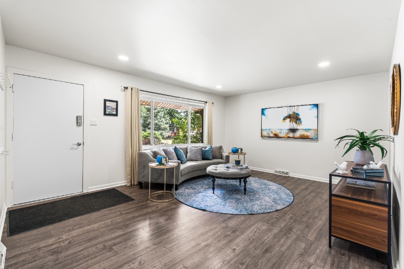 Building Photo - 571 S Taft St