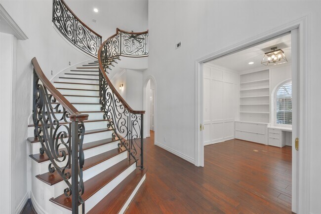 Building Photo - 3724 Wroxton Rd