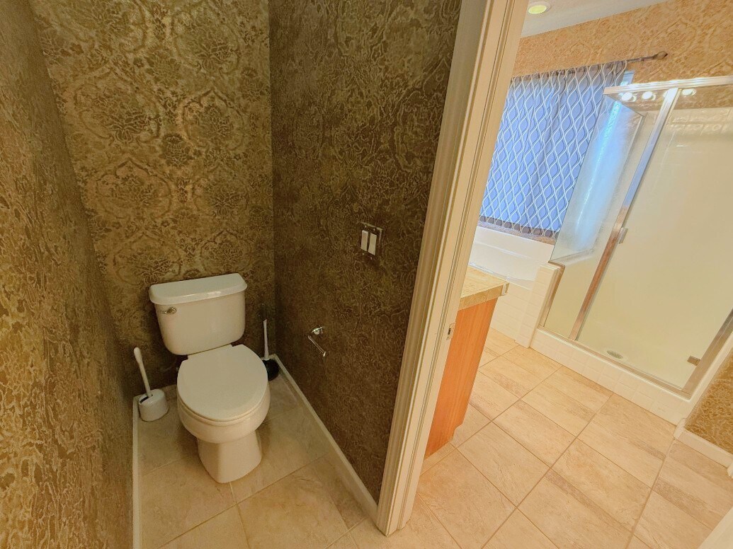 Building Photo - 4290 Lasalle Dr