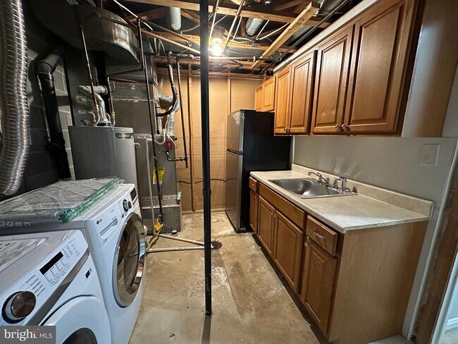 Building Photo - 10152 Village Knolls Ct
