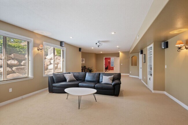 Building Photo - Executive Furnished Home For Rent In Orem!