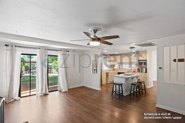 Building Photo - 1425 Valerie Ln