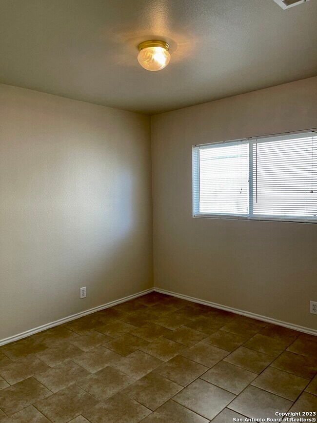 Building Photo - 8007 Misty Bluff