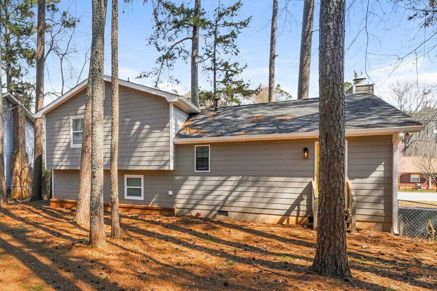 Building Photo - 299 Cindy Dr SE