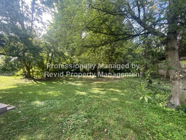 Building Photo - 3523 Barwood Cir