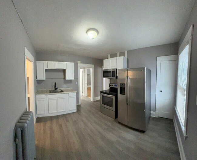 Building Photo - 42-44-44 Narragansett St