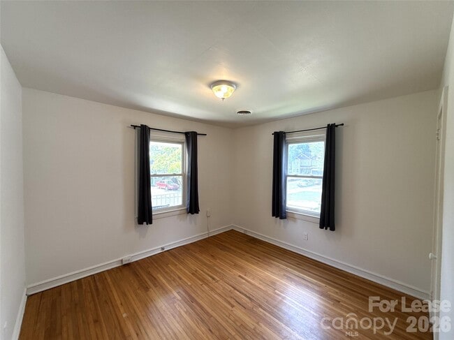 Building Photo - 419 Greystone Rd