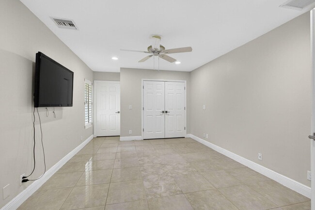 Building Photo - 5463 Sea Biscuit Rd