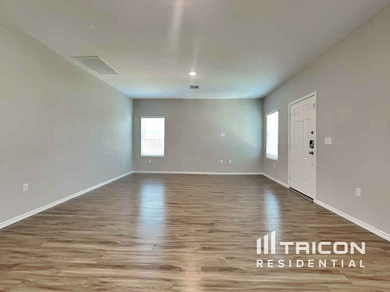 Building Photo - 6024 Rincon St