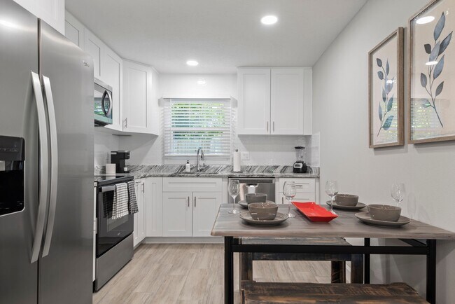 Building Photo - Safety Harbor Jewel!