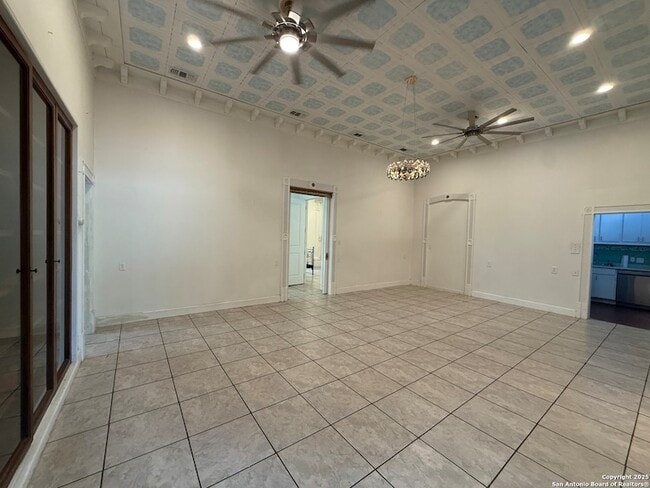 Building Photo - 437 W Magnolia Ave